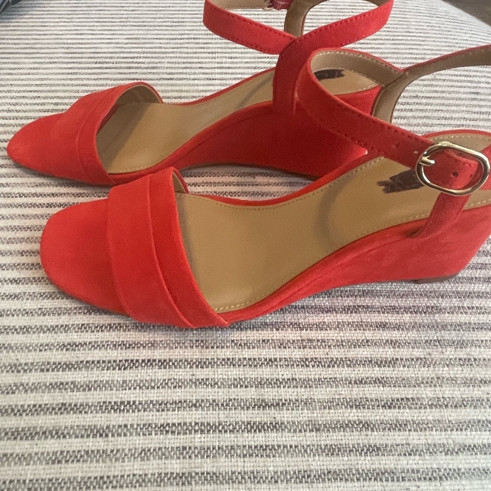 J. Crew Faux Suede Red Wedge Sandal Sz 7 New in Box - Picture 3 of 7